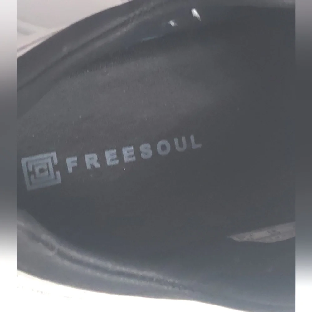 Freesoul White and Black Low-Top Athletic Shoes with Leather Upper‎ Size,,7.5
